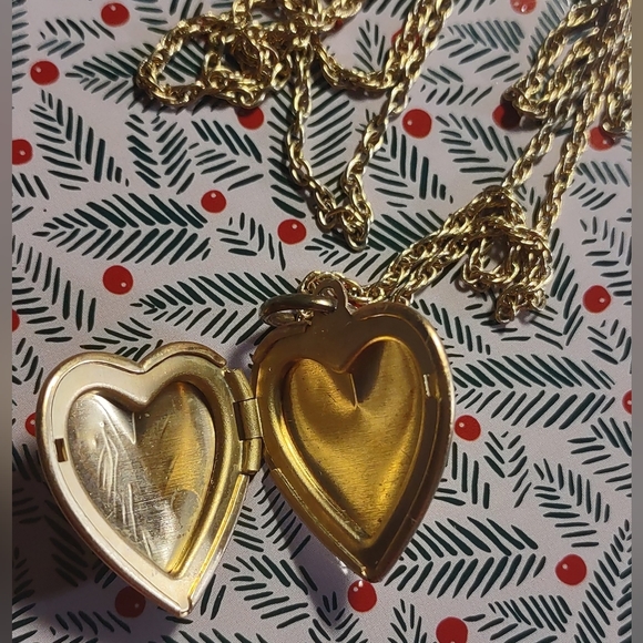 Gold Heart Locket Pendant - Picture 8 of 8